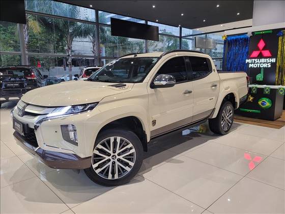 MITSUBISHI L200 TRITON 2.4 16V TURBO DIESEL SPORT HPE-S TERRA CD 4P 4X4 AUTOMÁTICO MITSUBISHI L200 TRITON 2.4 16V TURBO DIESEL SPORT HPE-S TERRA CD 4P 4X4 AUTOMÁTICO
